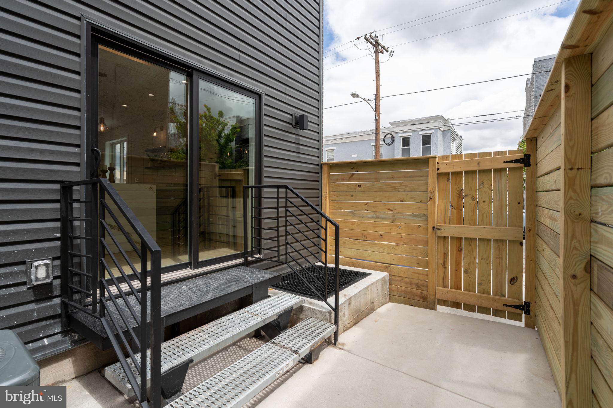 2437 CEDAR STREET