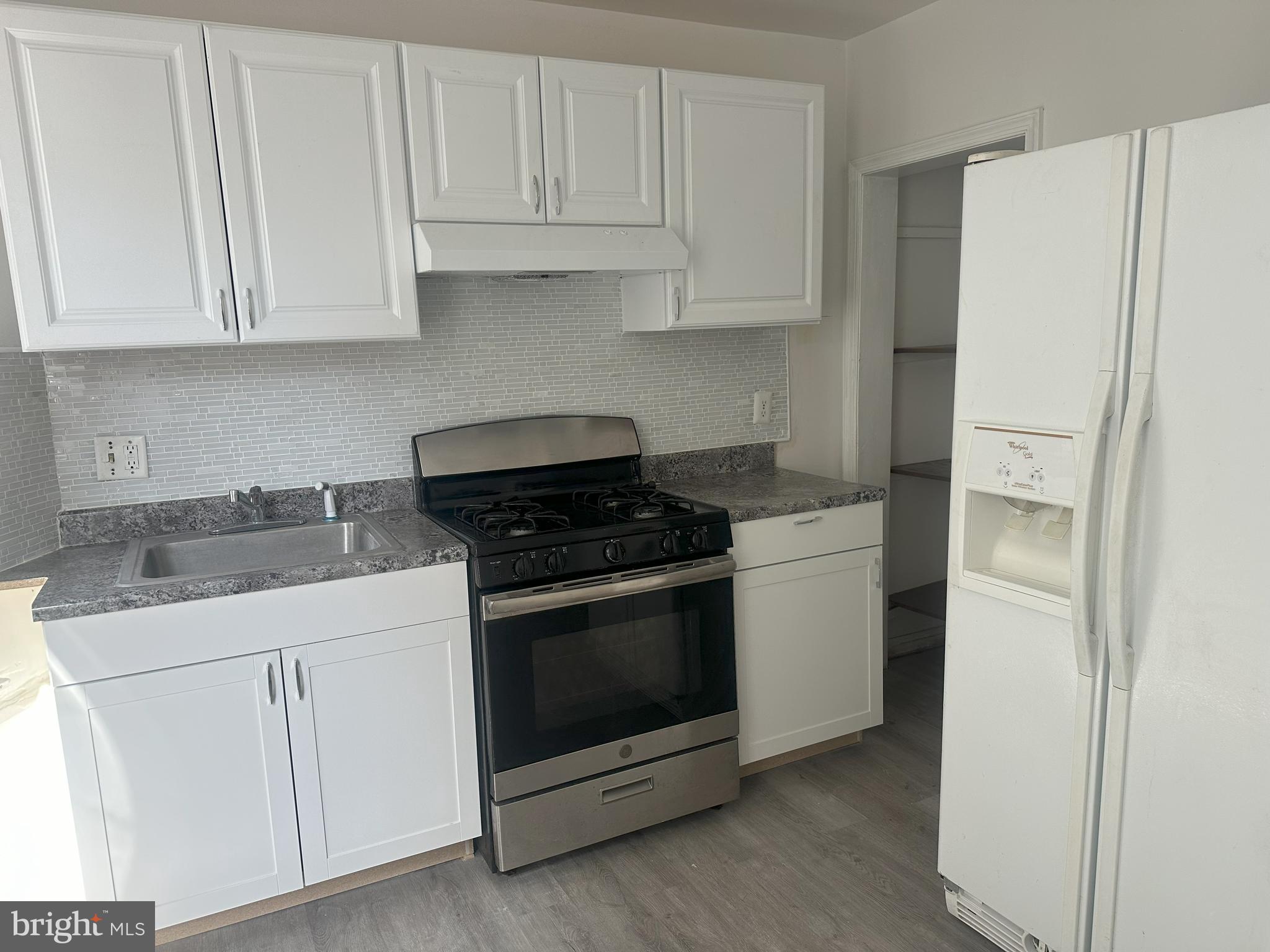 122 W SHARPNACK ST #2