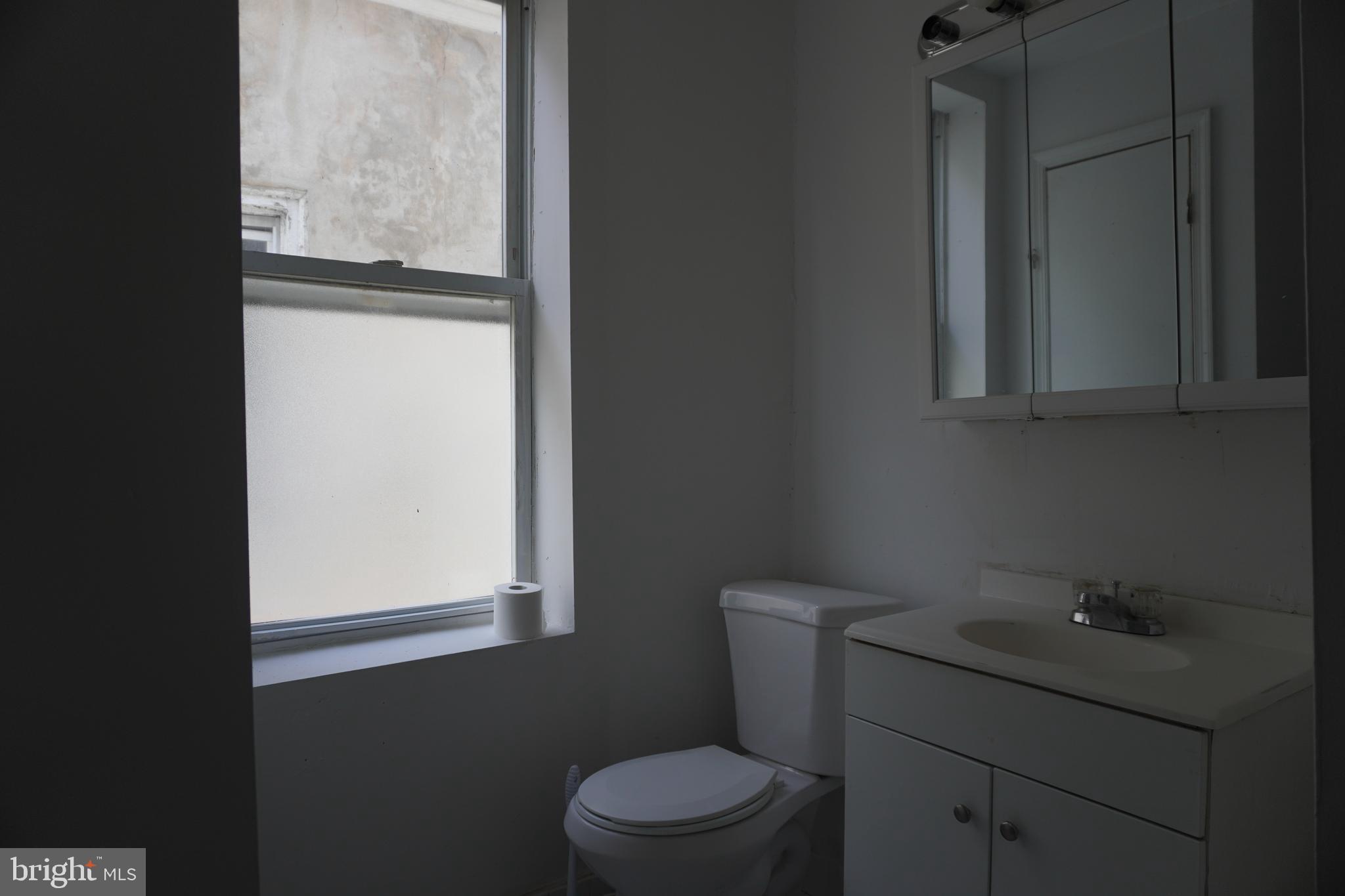 122 W SHARPNACK ST #2