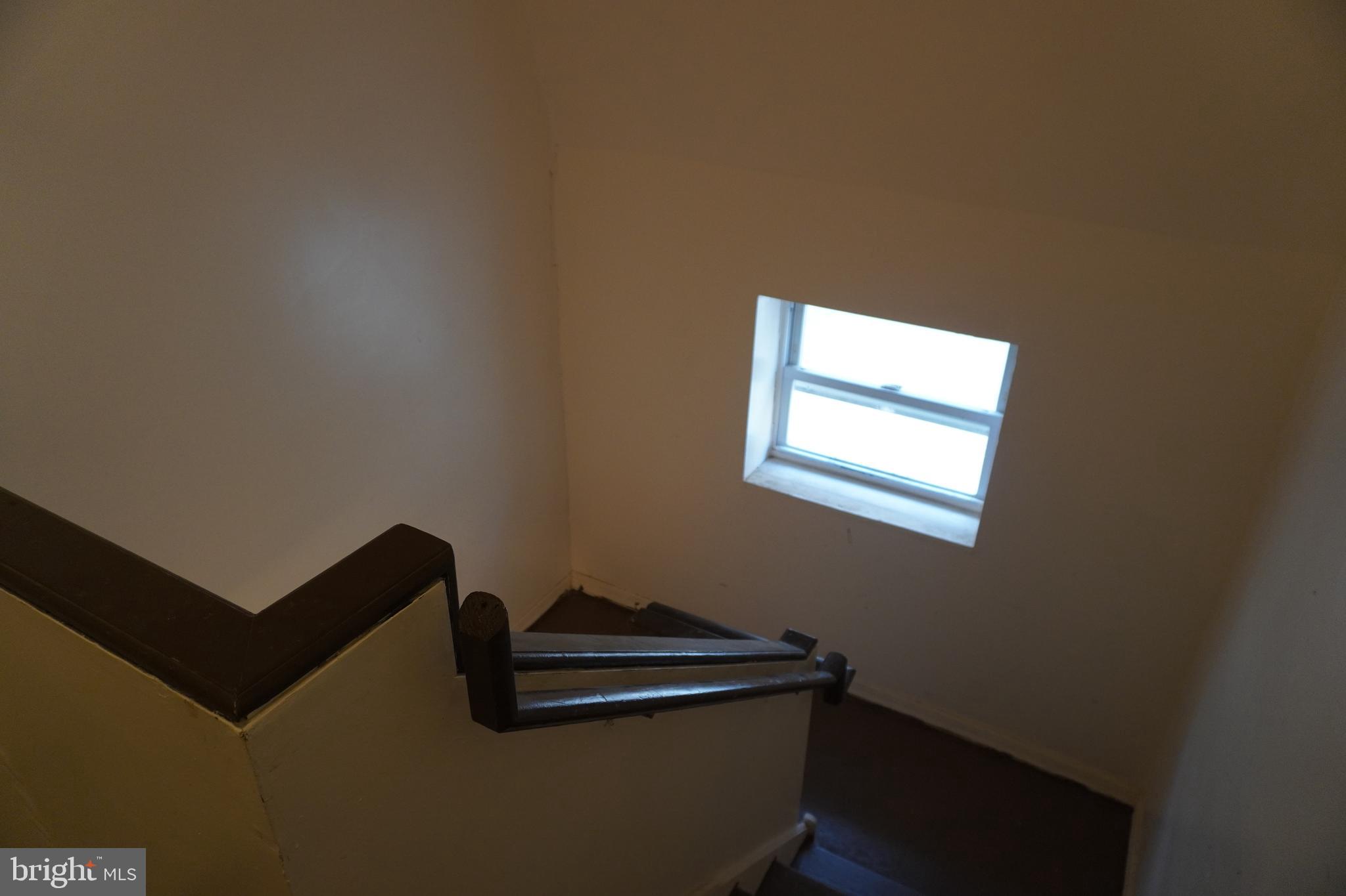 122 W SHARPNACK ST #3