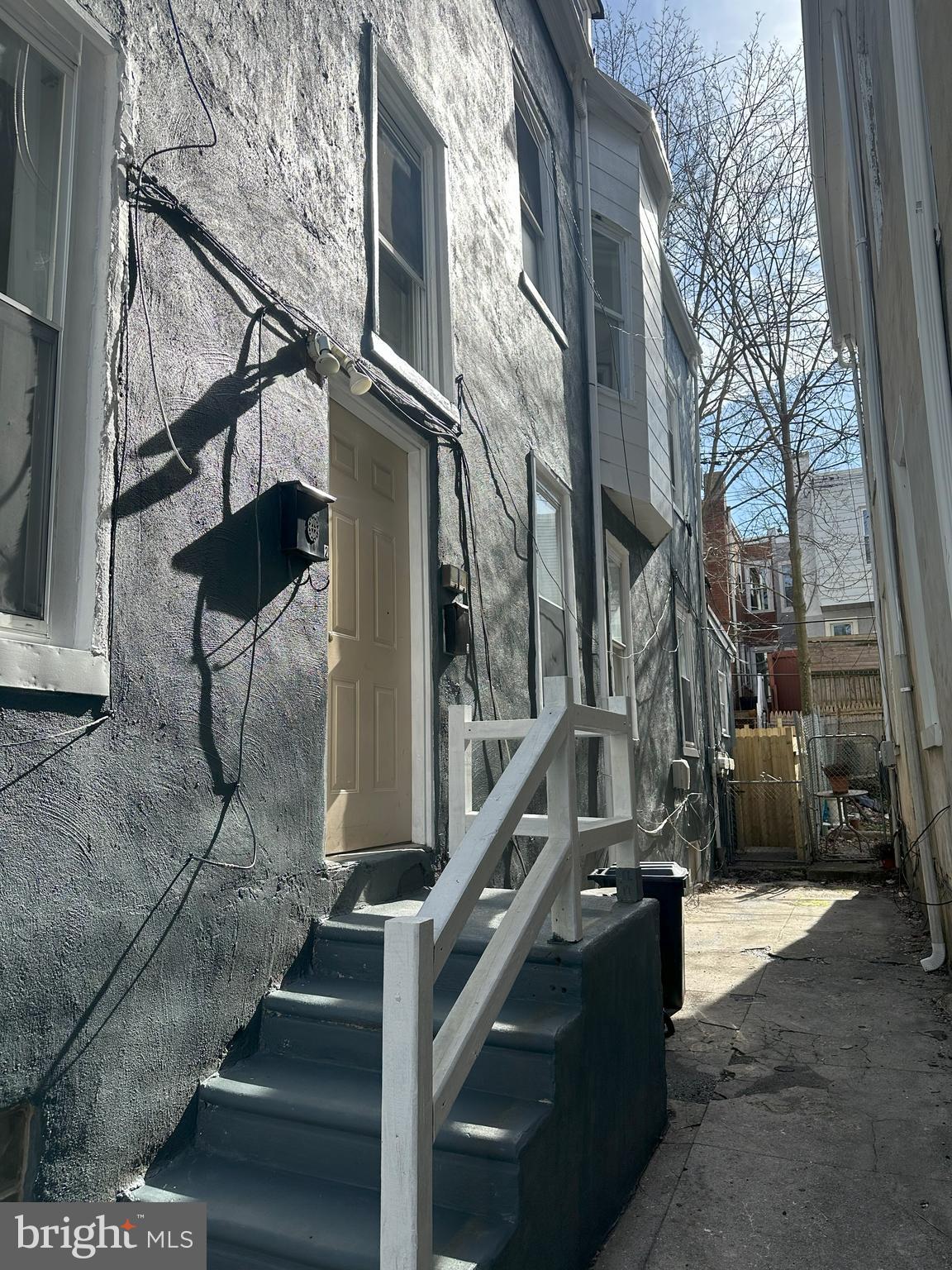 122 W SHARPNACK ST #3