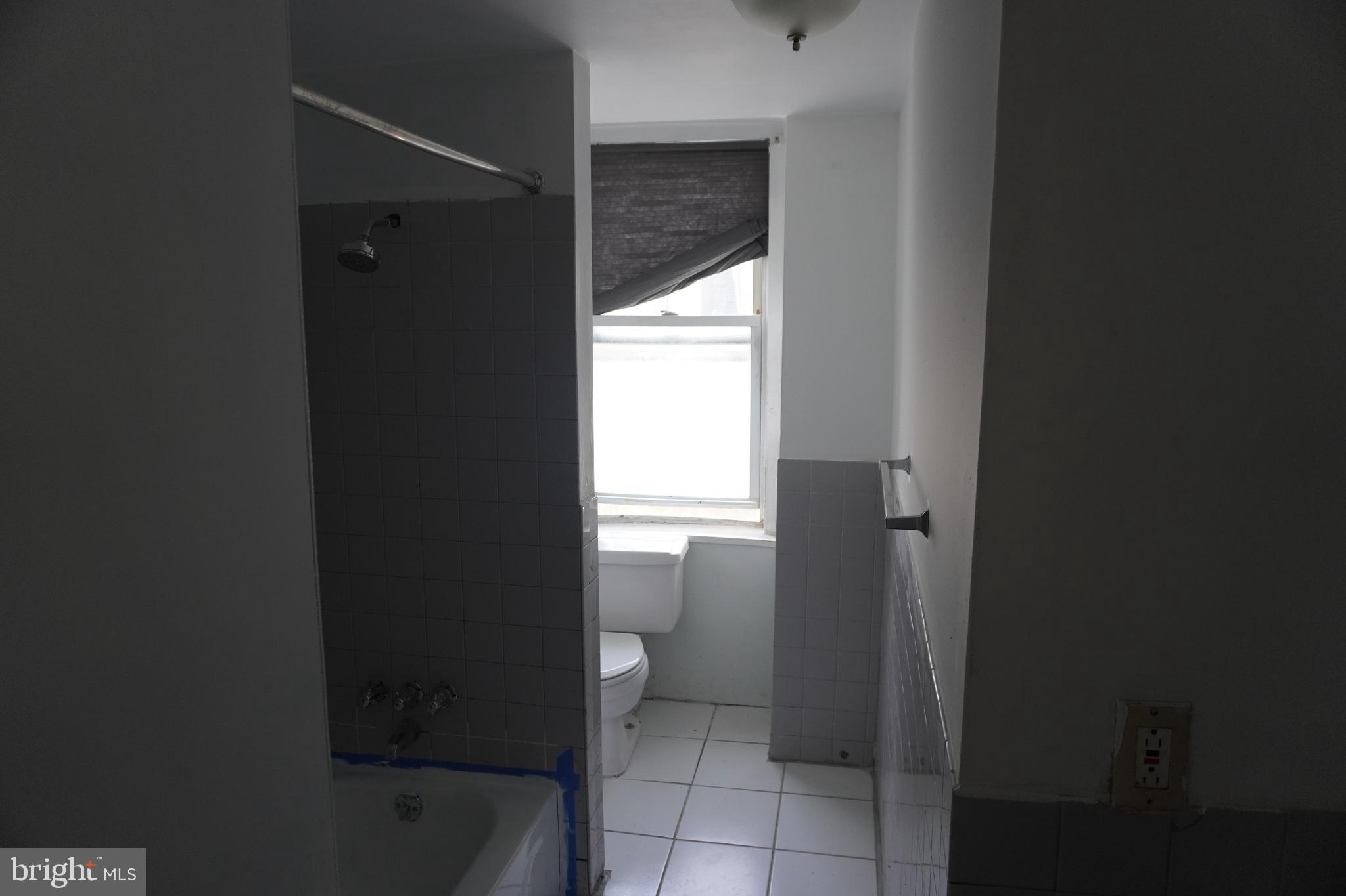 122 W SHARPNACK ST #3