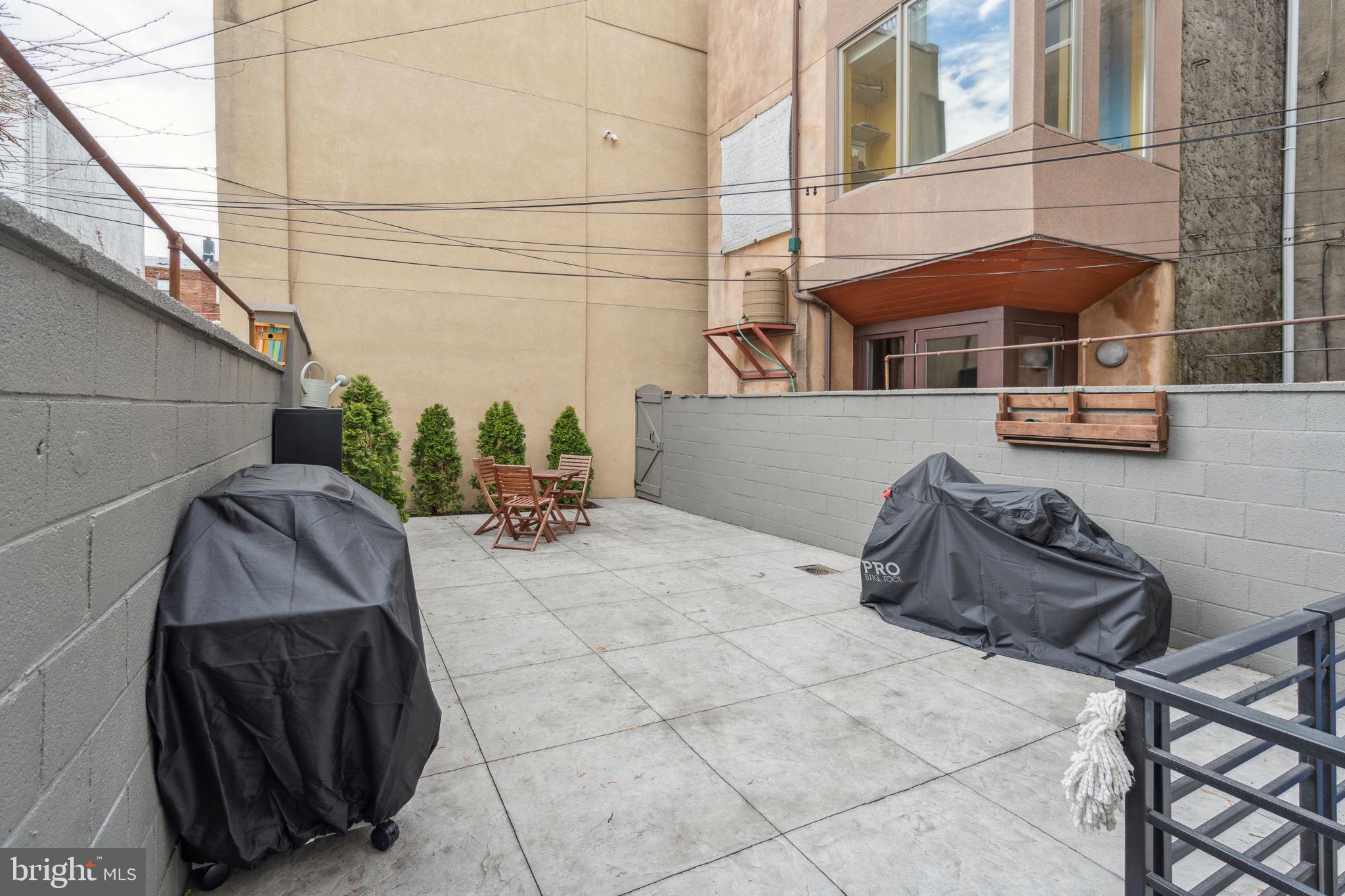 642 CARPENTER ST
