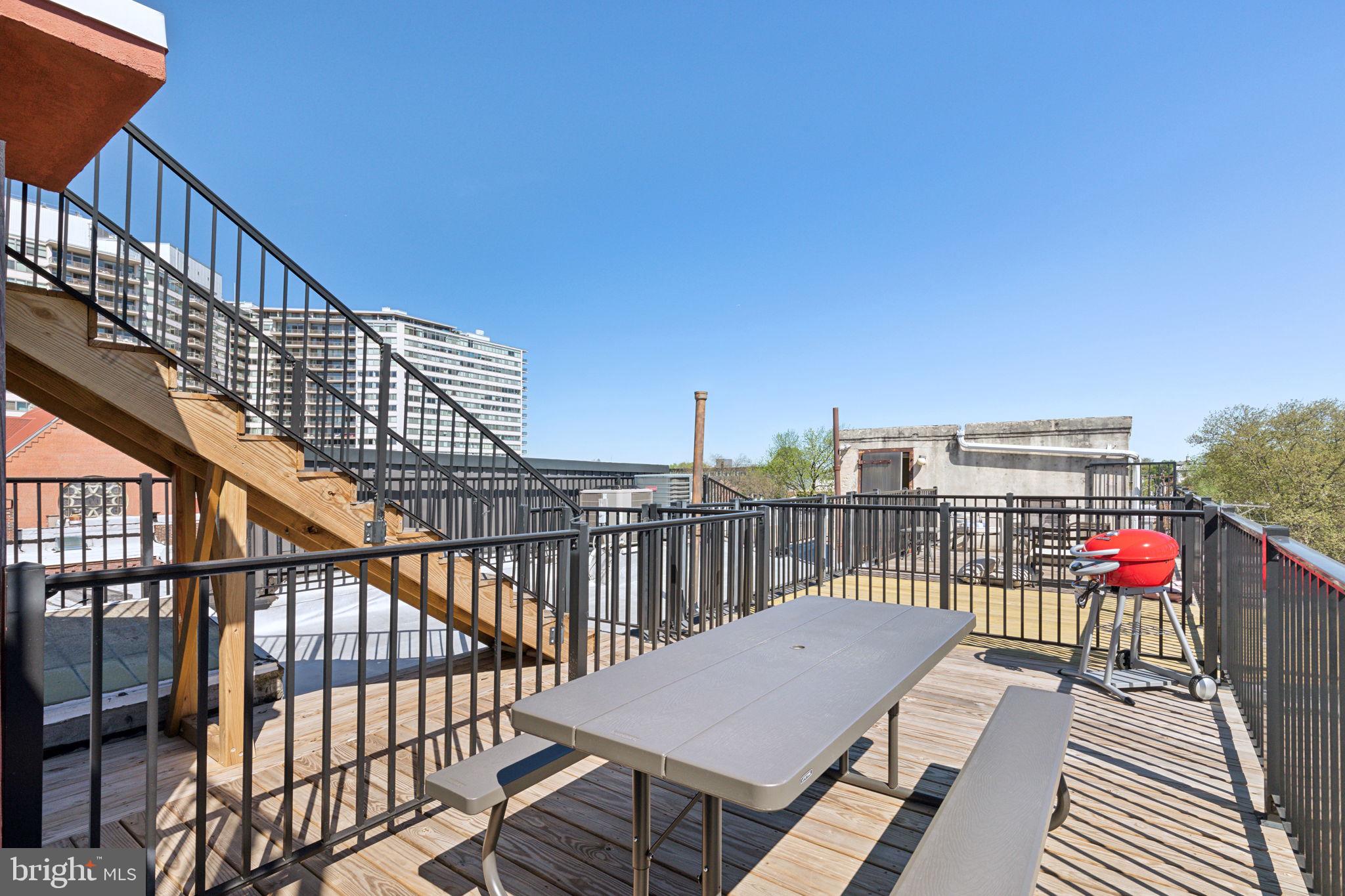 2301 Green St #6