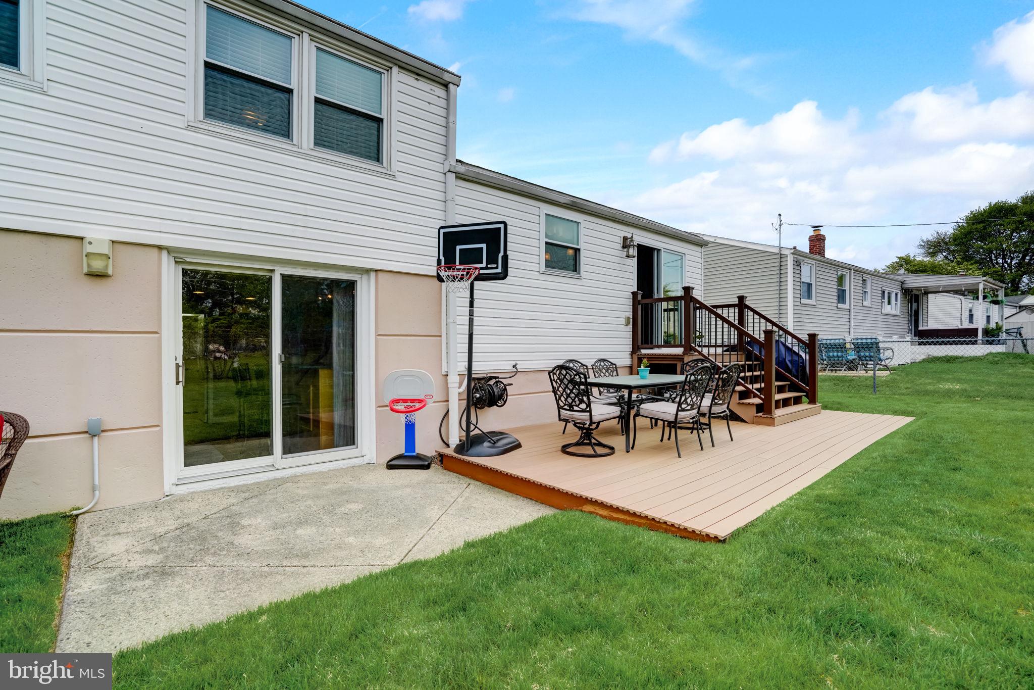 833 Rennard St