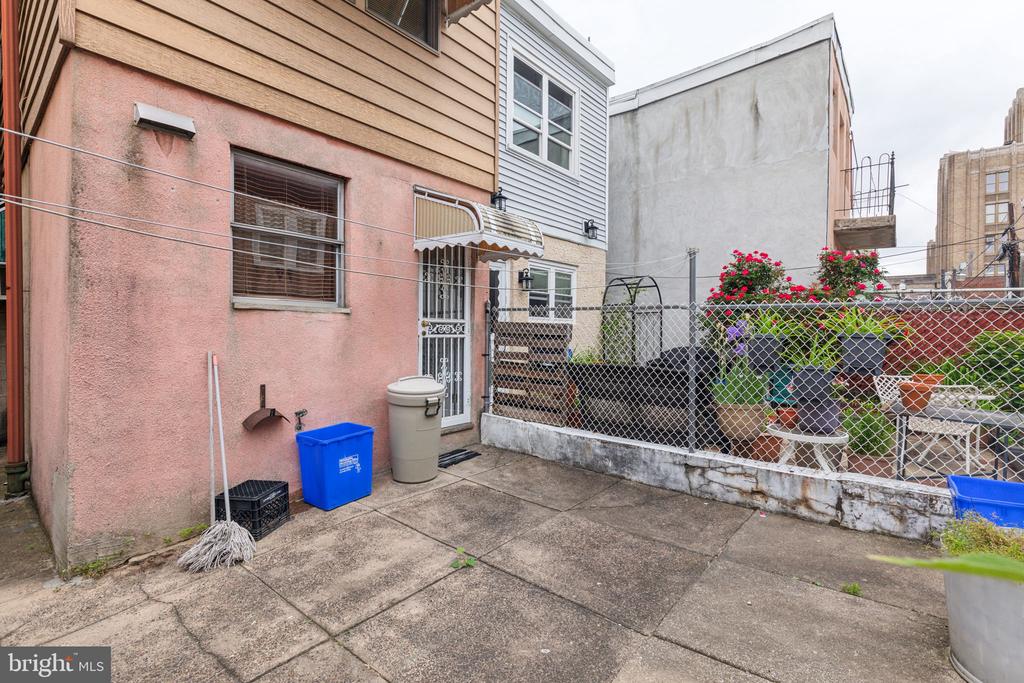 922 Mifflin St