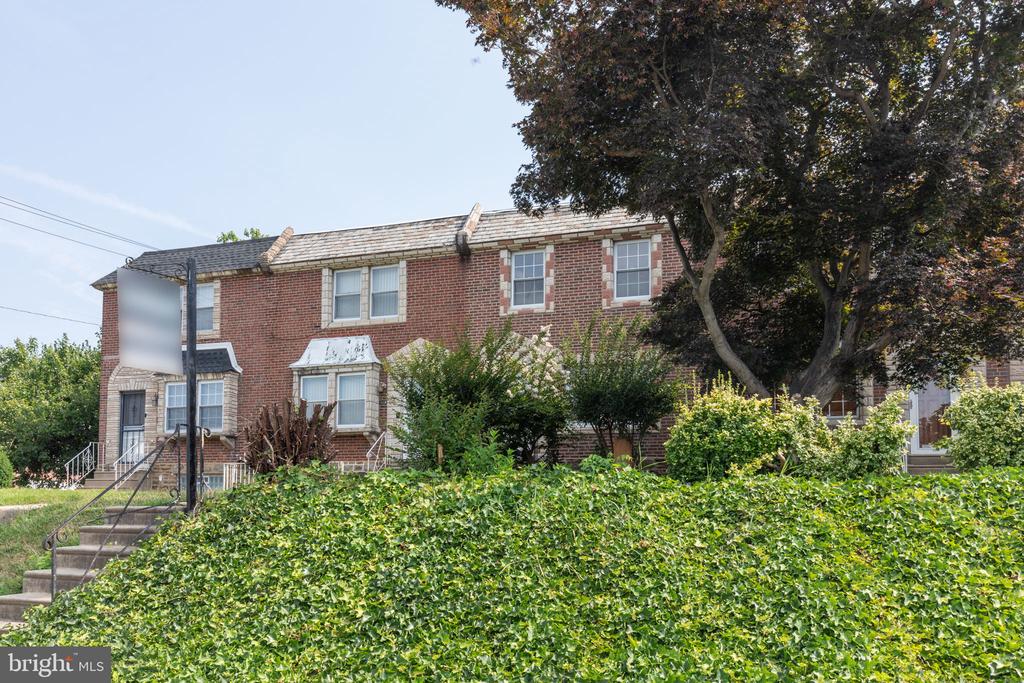 405 E Howell St