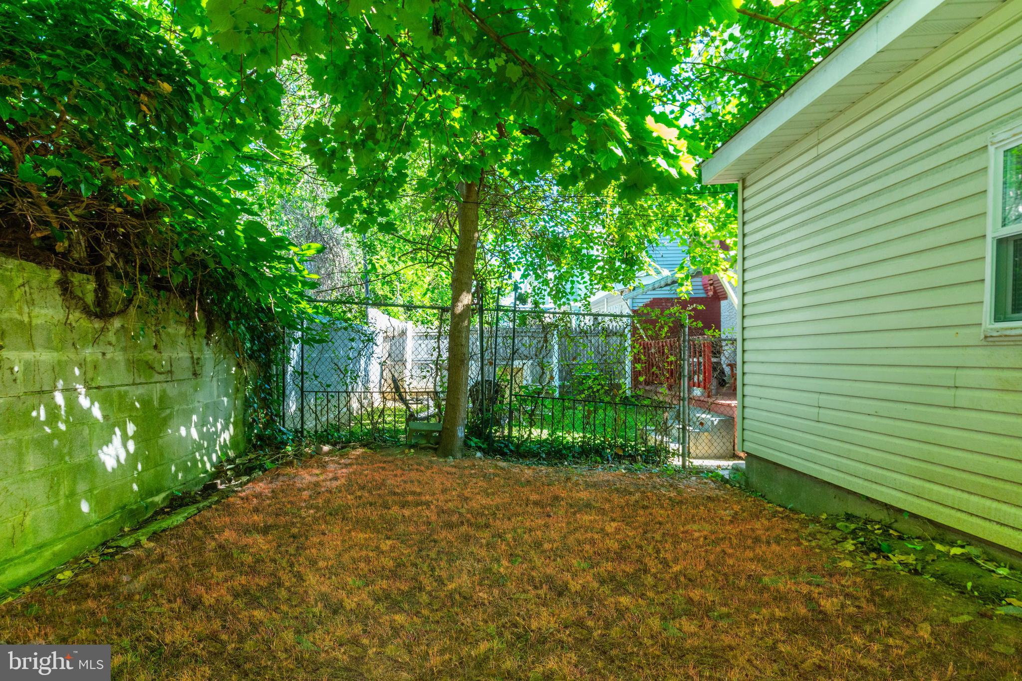 1216 N Redfield St