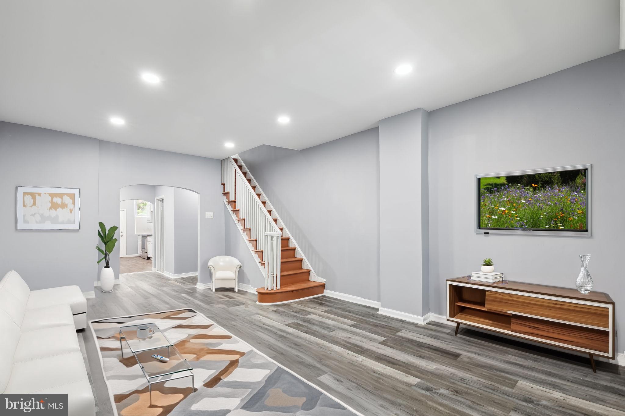 211 N Paxon St