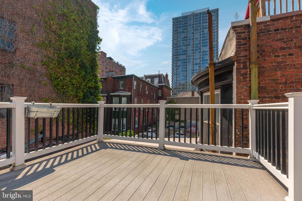 2032 CHESTNUT ST #2R