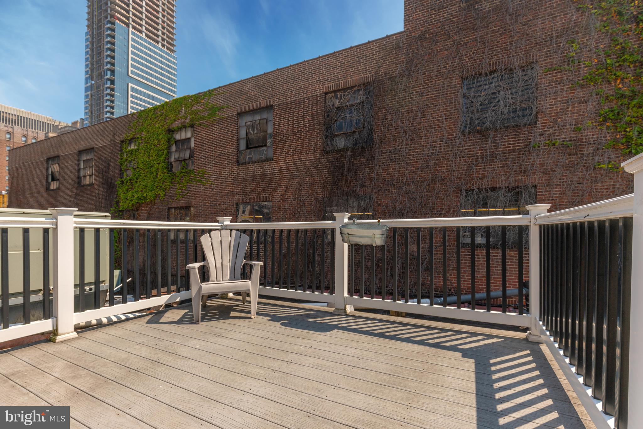 2032 CHESTNUT ST #2R