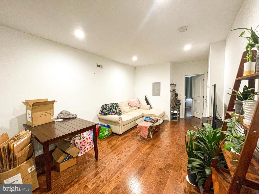 918 SNYDER AVE #1