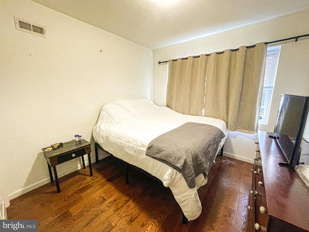 918 SNYDER AVE #1