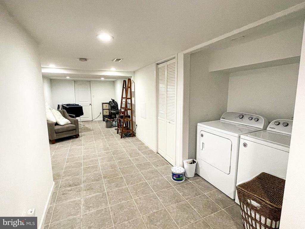 918 SNYDER AVE #1