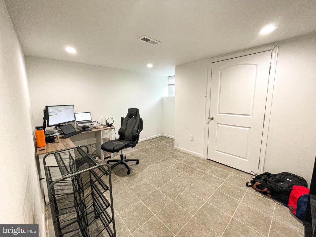 918 SNYDER AVE #1