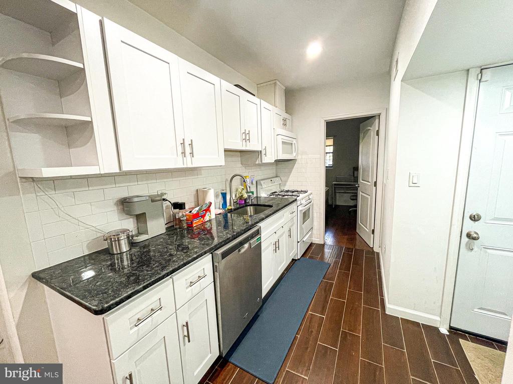 918 SNYDER AVE #1