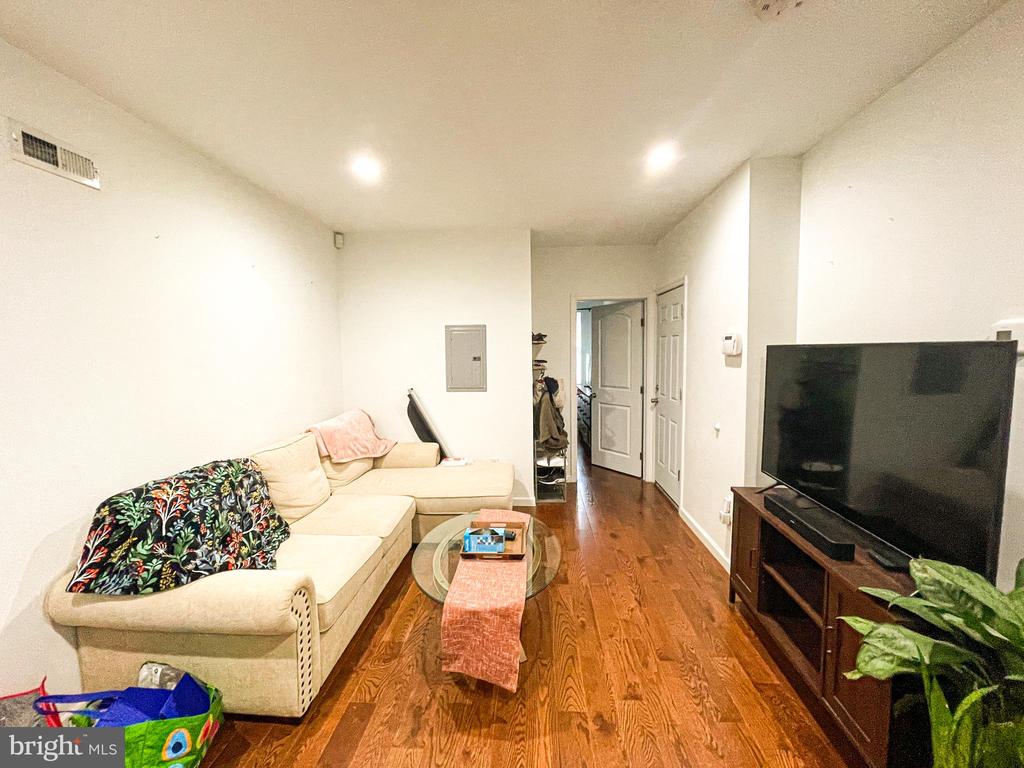 918 SNYDER AVE #1