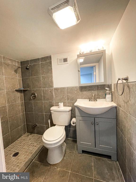 918 SNYDER AVE #1