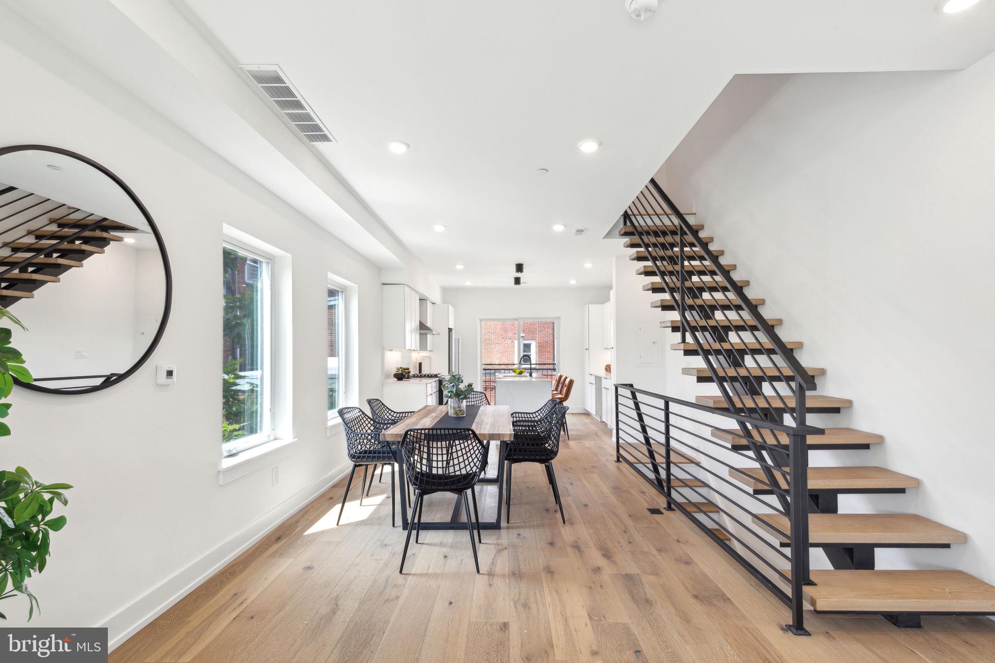 2035 Waverly St #Penthouse