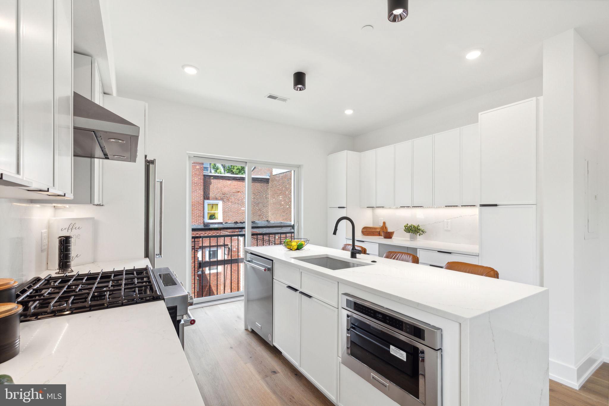 2035 Waverly St #Penthouse