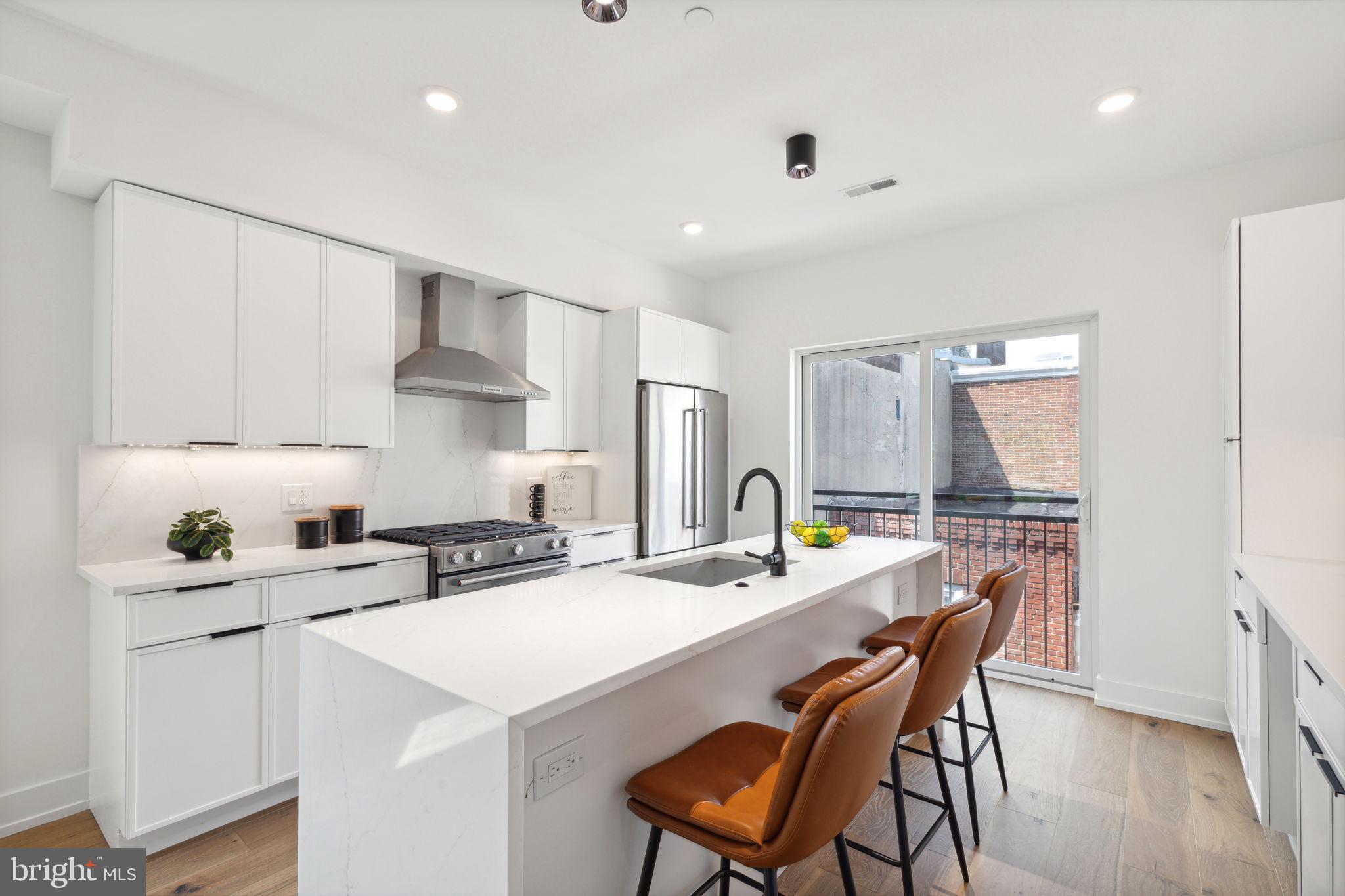 2035 Waverly St #Penthouse