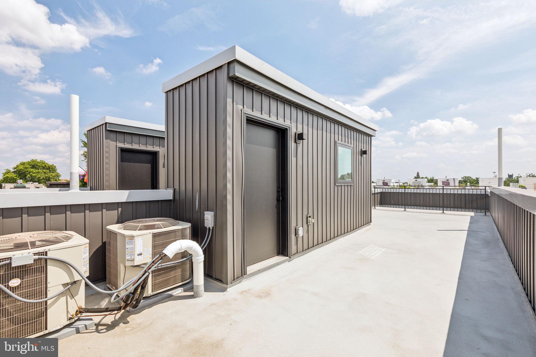2035 Waverly St #Penthouse