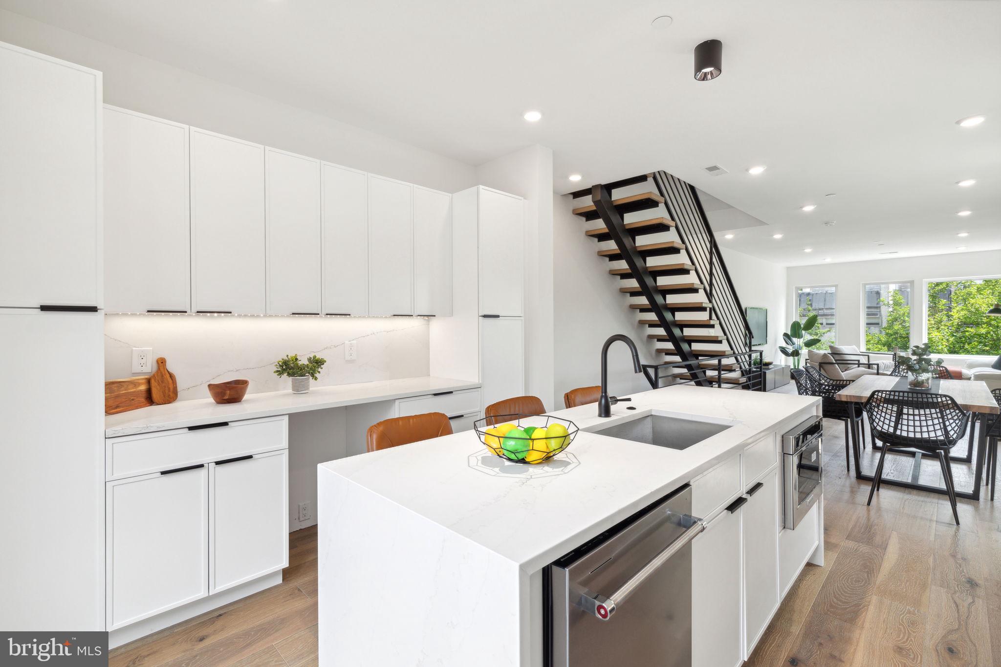 2035 Waverly St #Penthouse