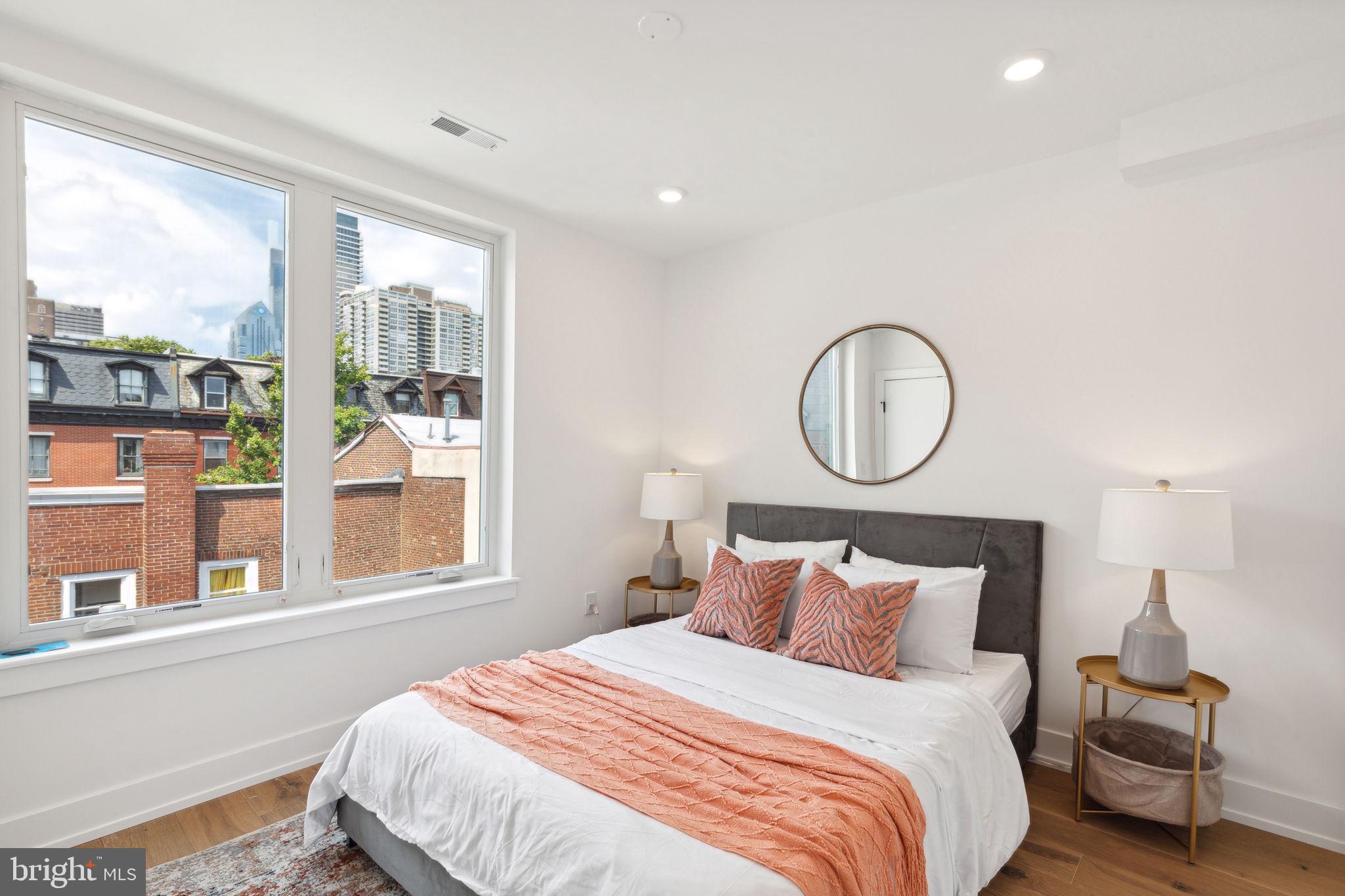 2035 Waverly St #Penthouse