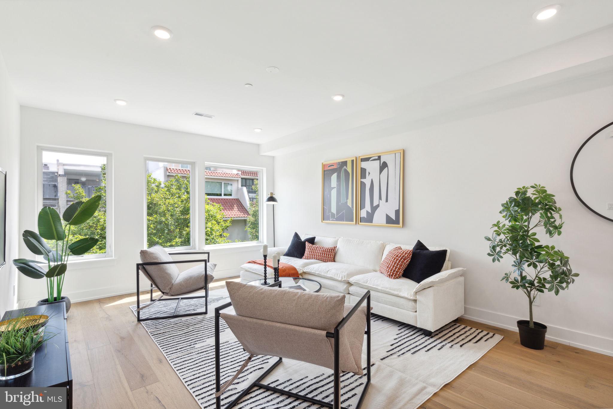 2035 Waverly St #Penthouse