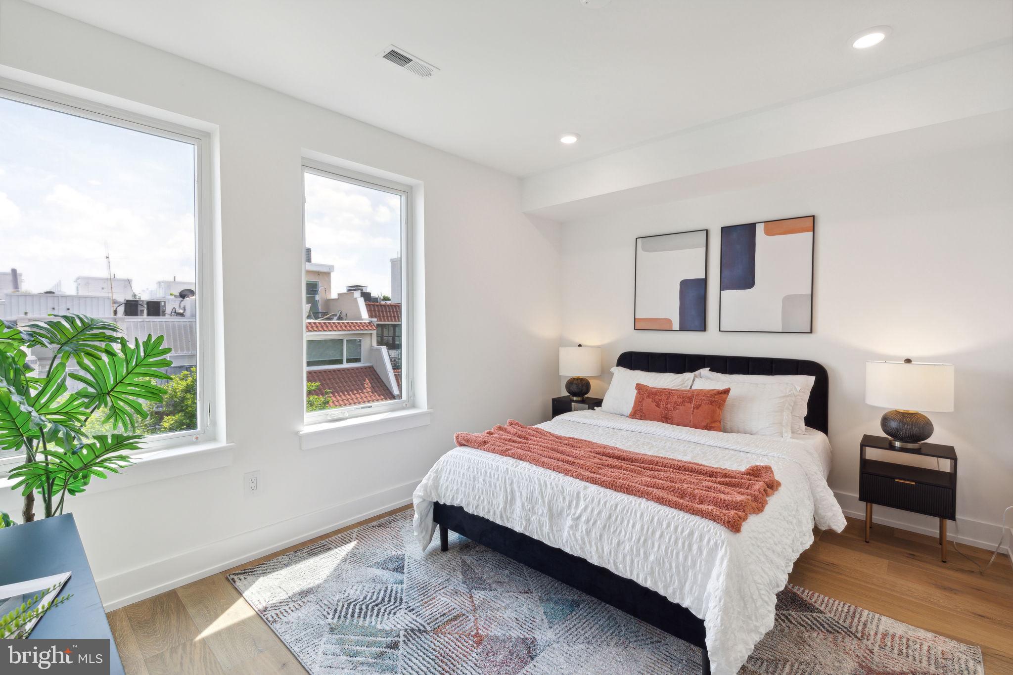 2035 Waverly St #Penthouse