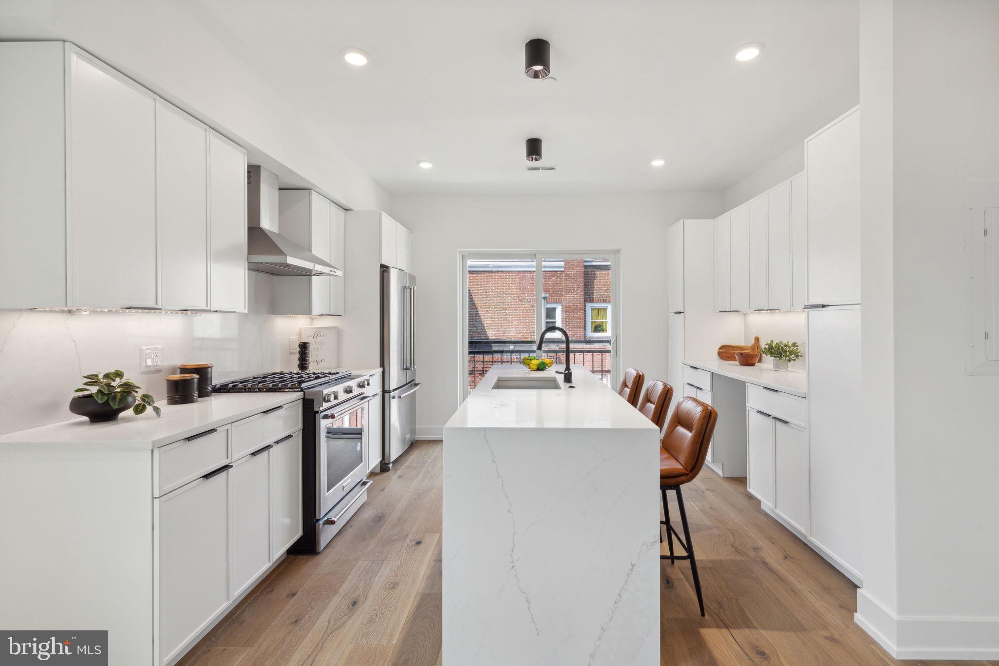 2035 Waverly St #Penthouse