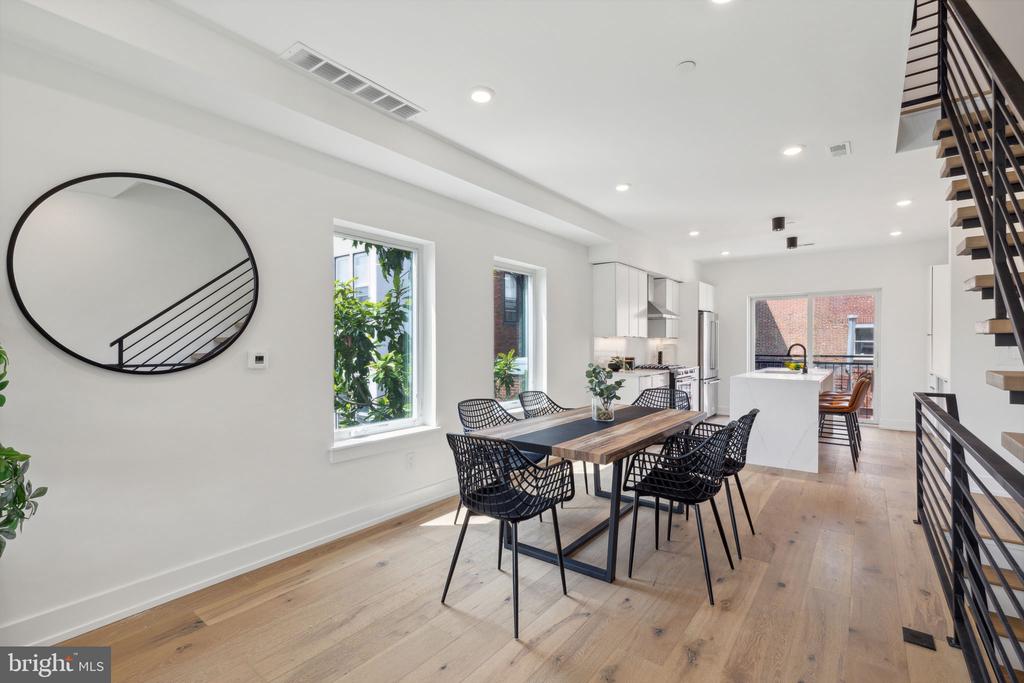 2035 Waverly St #Penthouse