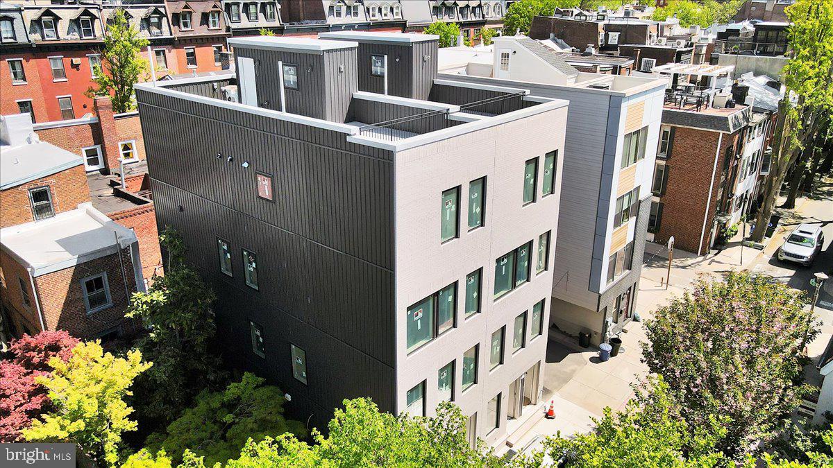 2035 Waverly St #Penthouse