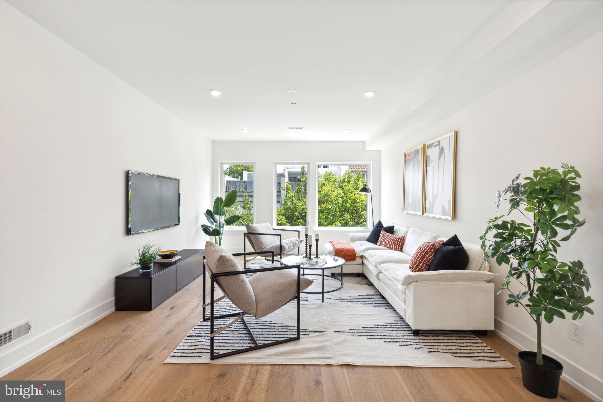 2035 Waverly St #Penthouse