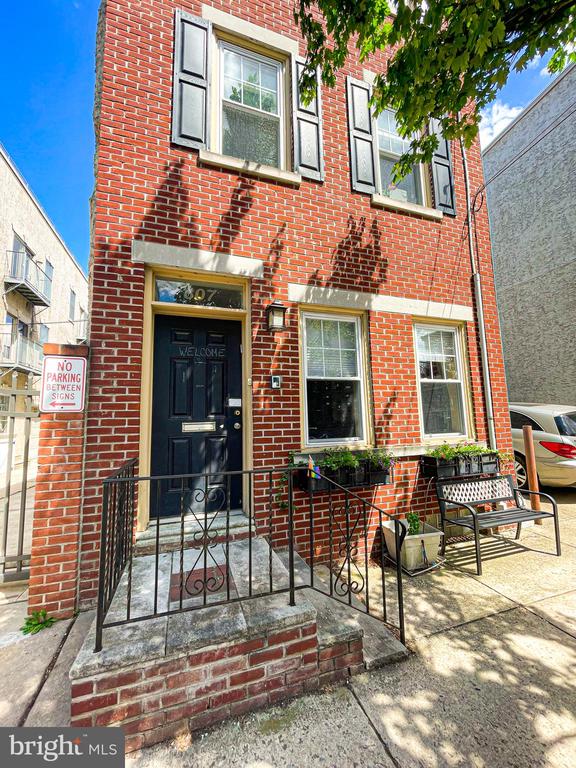 807 S 17TH ST
