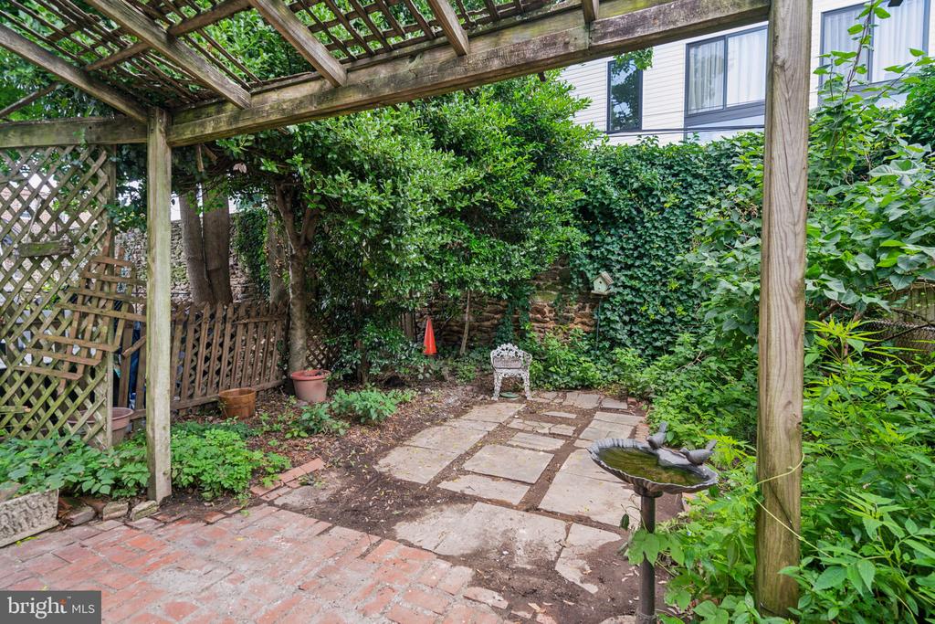 493 Markle St
