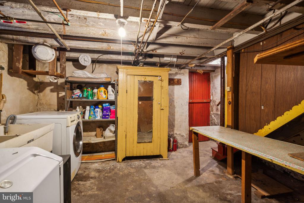 493 Markle St