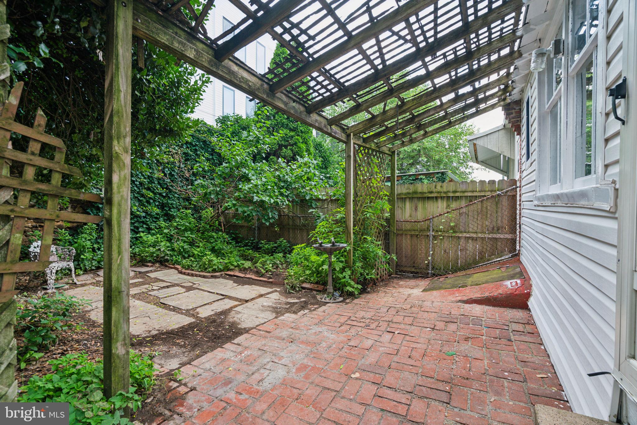 493 Markle St