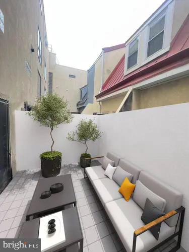 830 LOMBARD ST #A