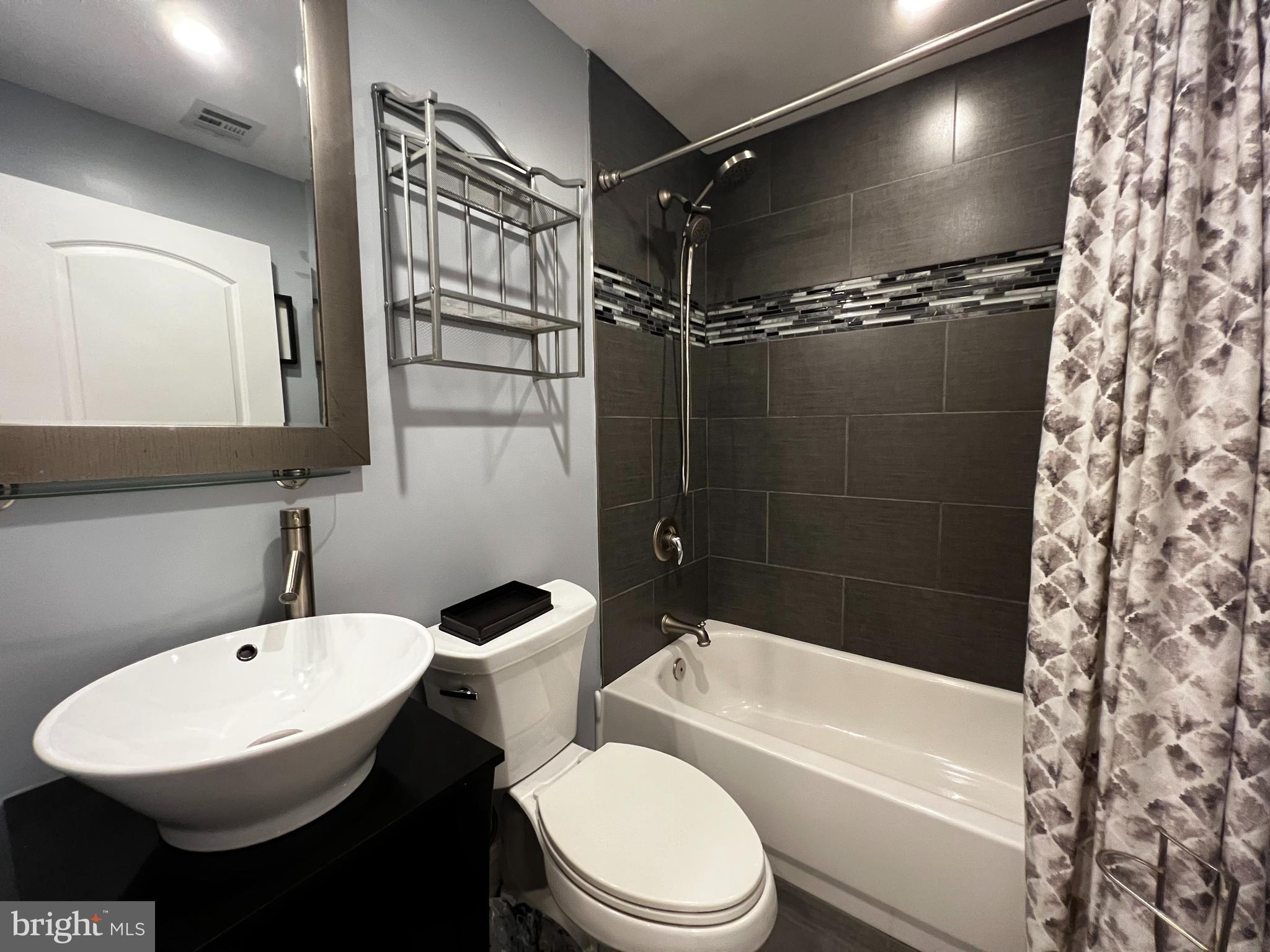 1220 ANNIN ST #B