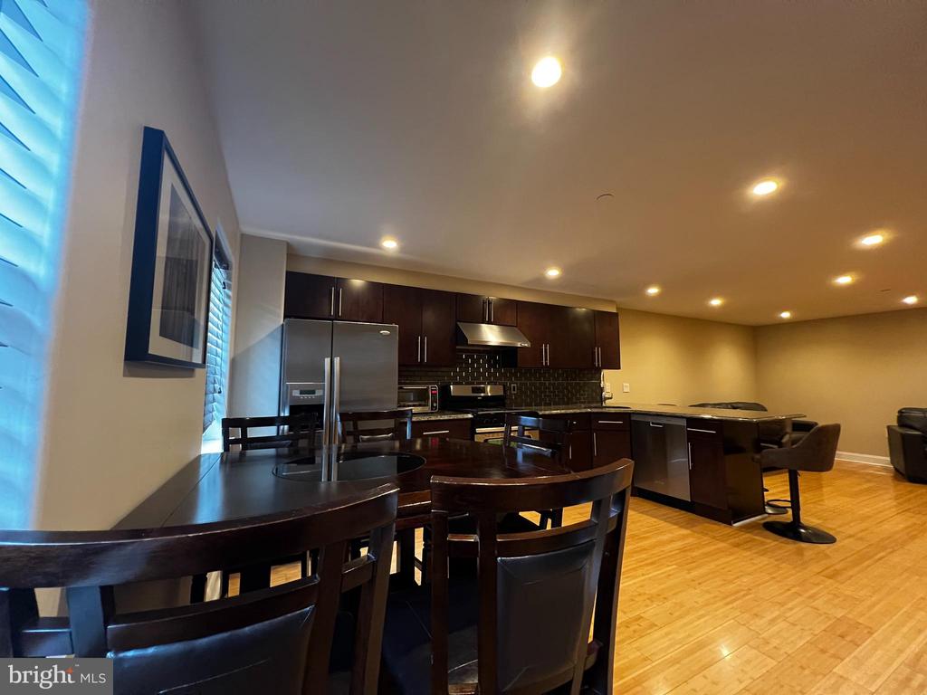 1220 ANNIN ST #B