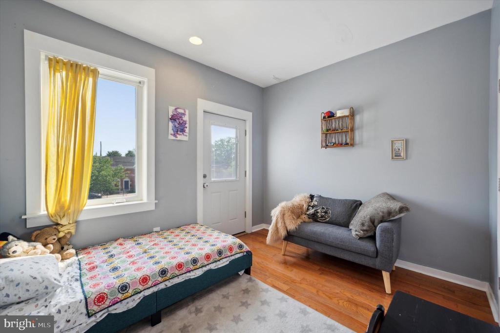 406 Queen St #B