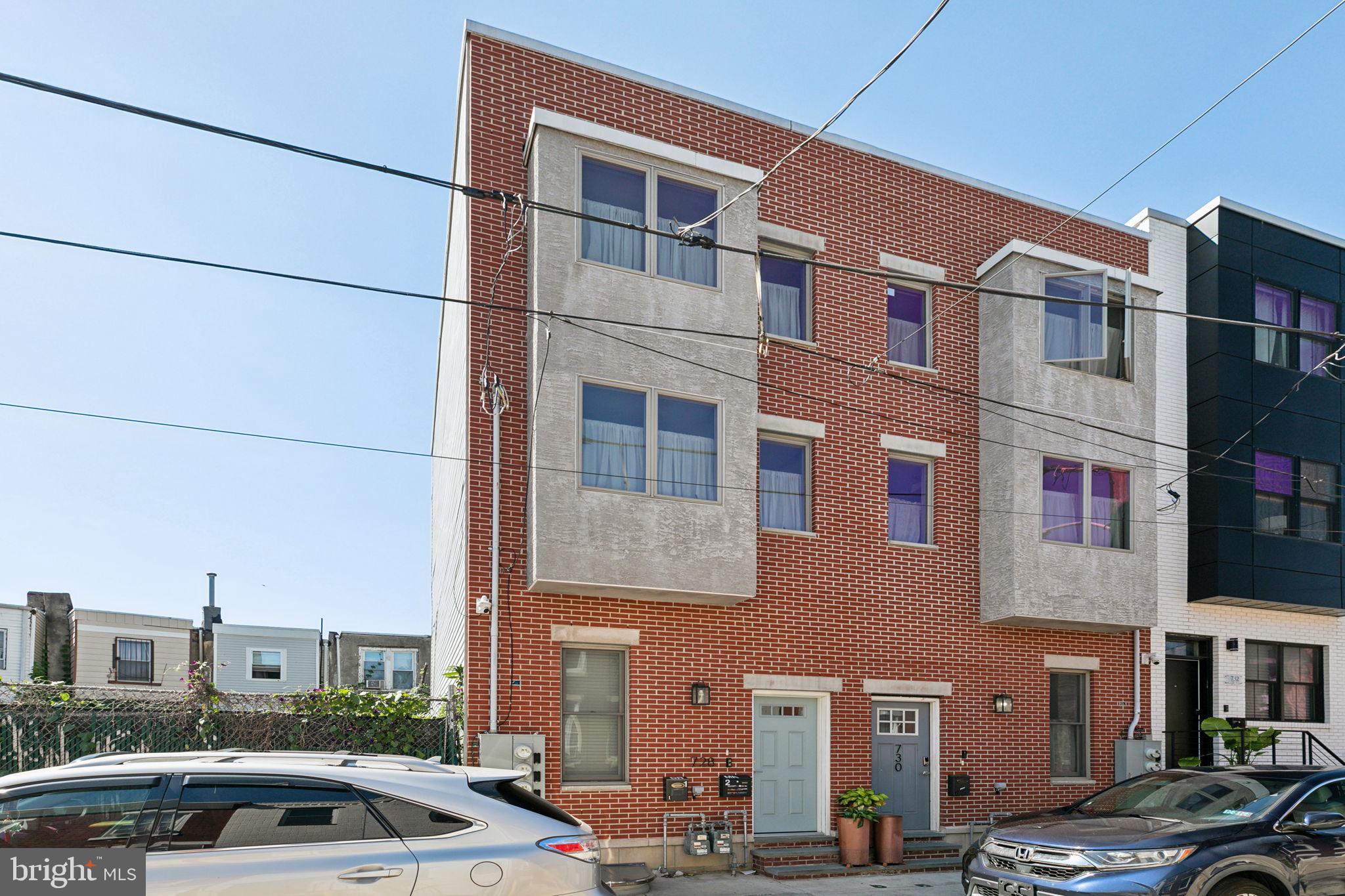 728 Daly St