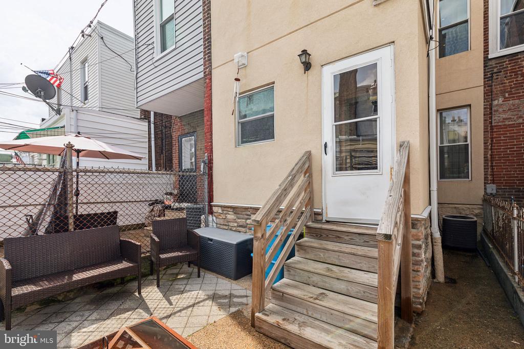 3455 Livingston St