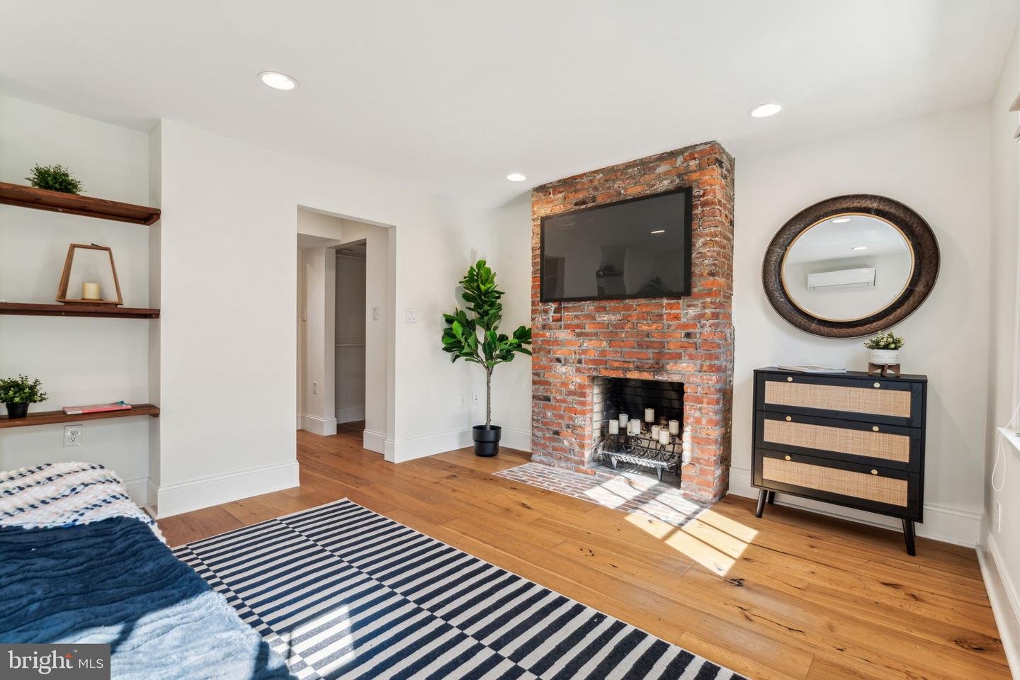 131 Bainbridge St