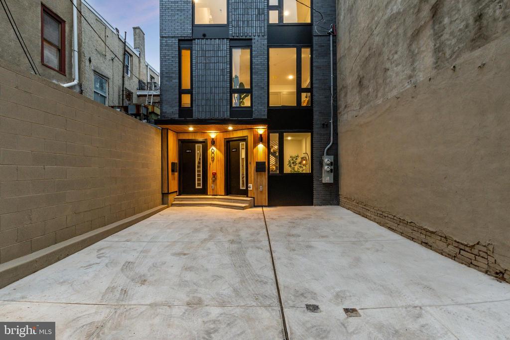 609 S Orianna St #2