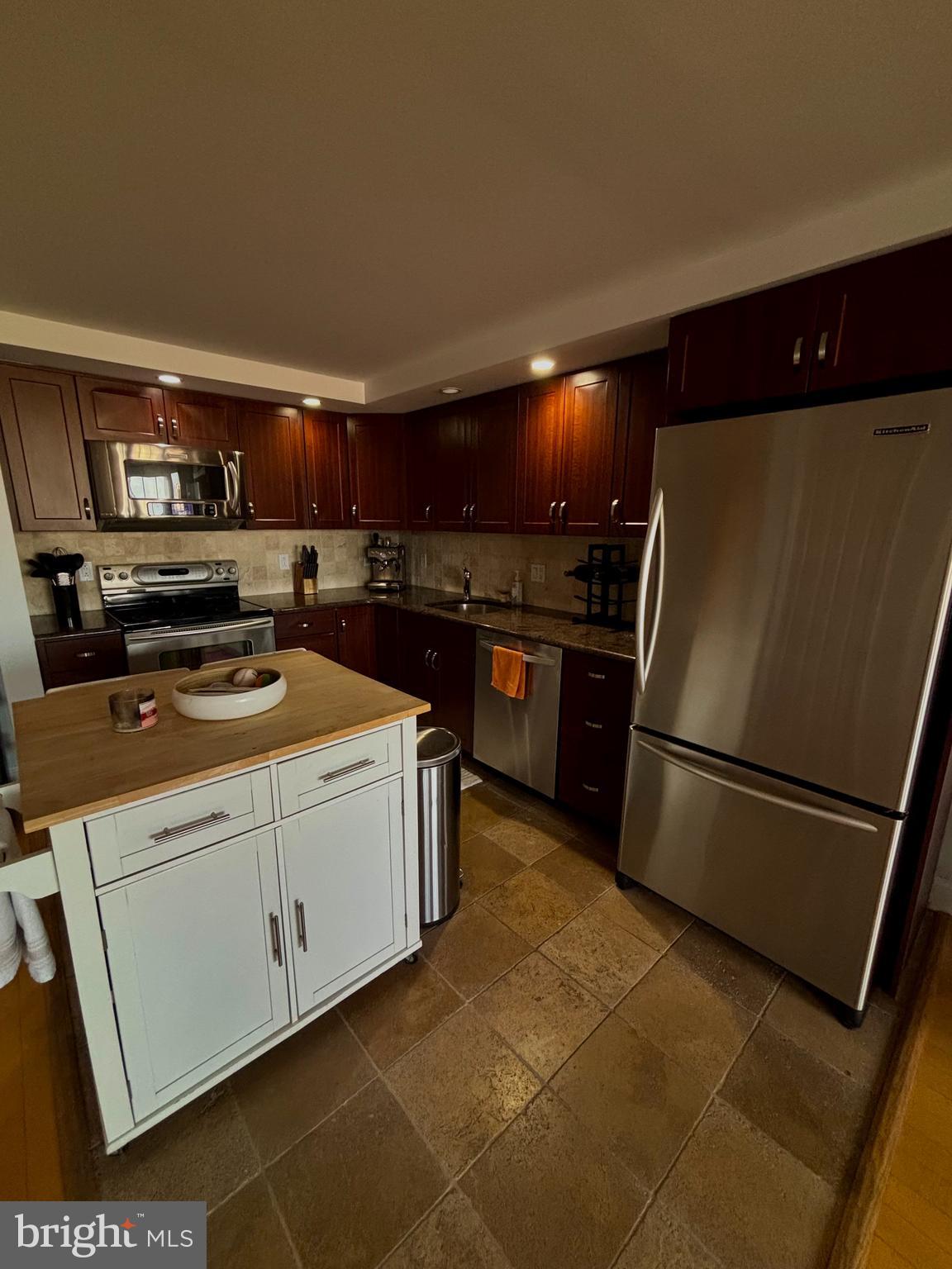 200-210 LOMBARD ST #710