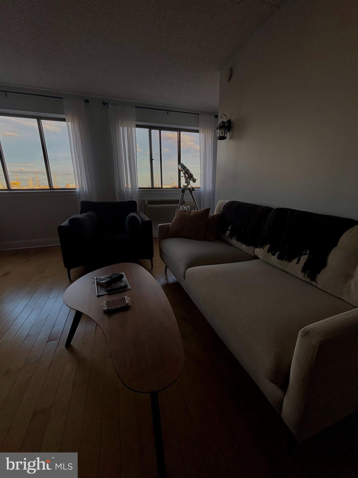 200-210 LOMBARD ST #710