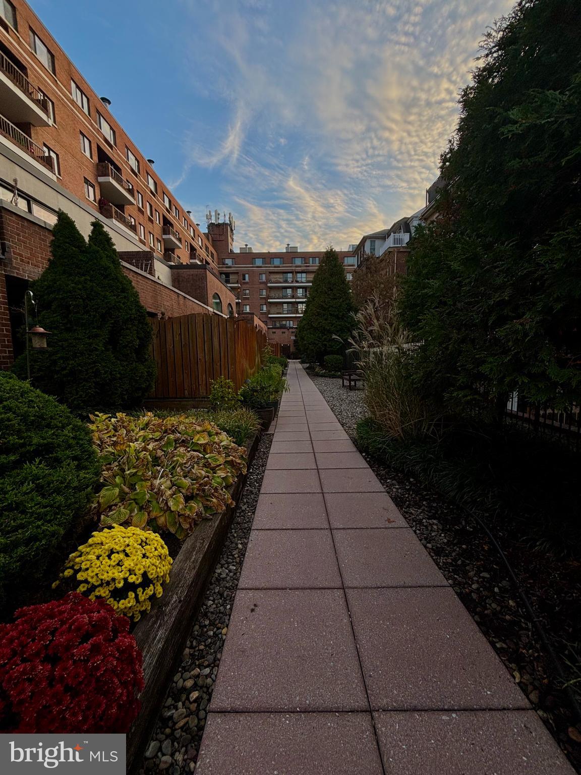 200-210 LOMBARD ST #710