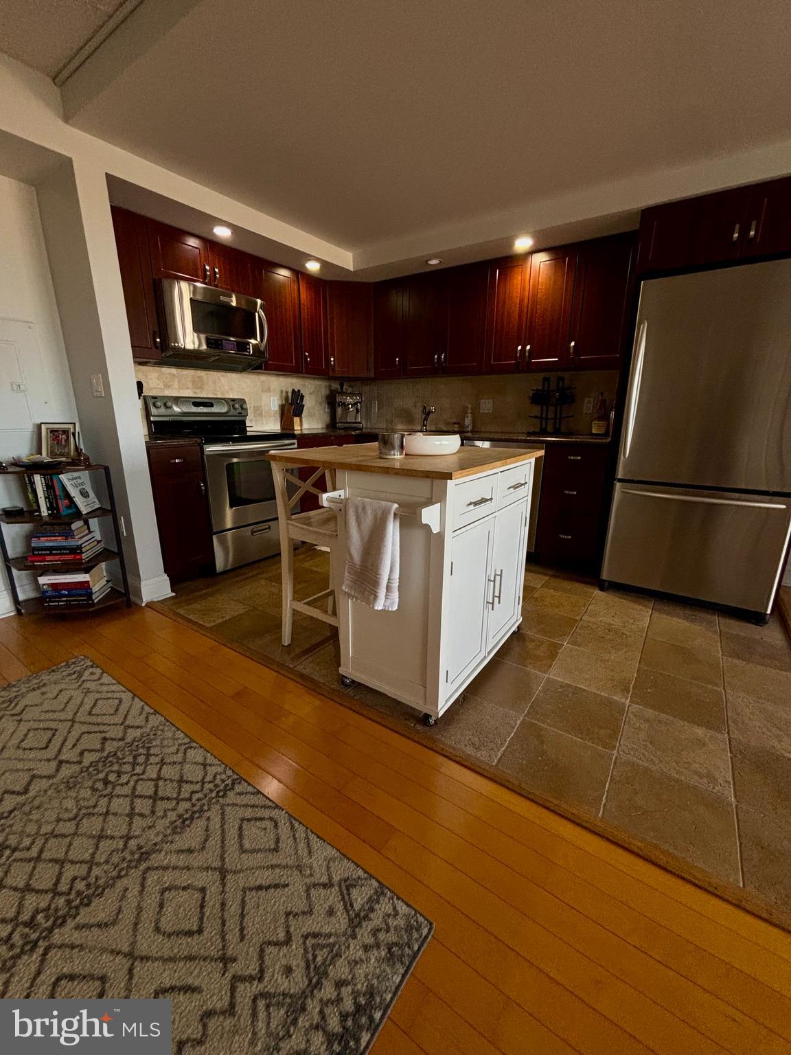 200-210 LOMBARD ST #710